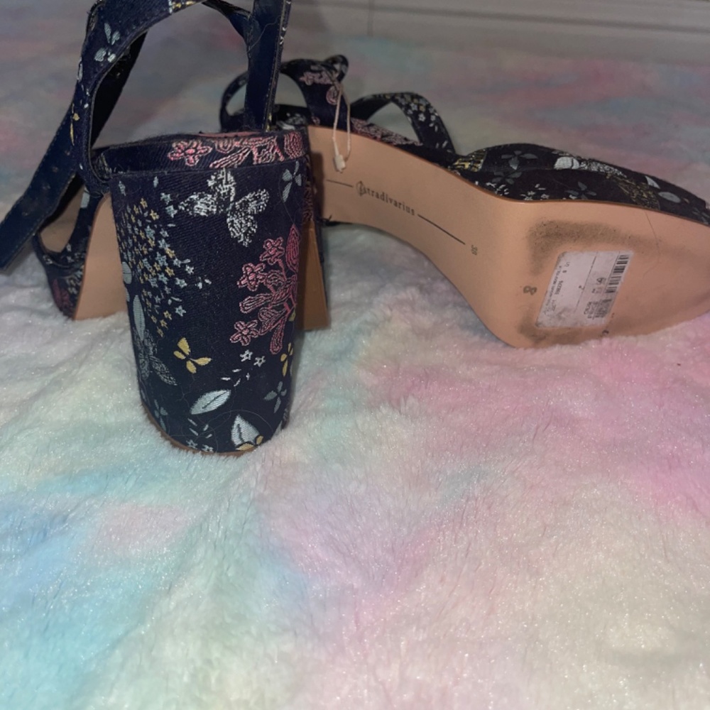 Butterfly heels - Picture 4 of 4
